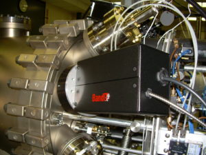 Single port BandiT system on Raytheon MBE reactor. Both light source and detector are contained within the off-angle optics head.